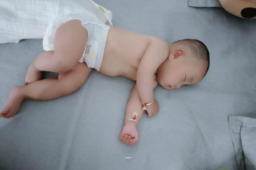阳泉几个月宝宝会抬头